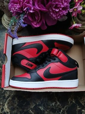 Nike Court Borough Mid II Streetwear/Basketball Shoes Size 7 Youth/8.5 Women